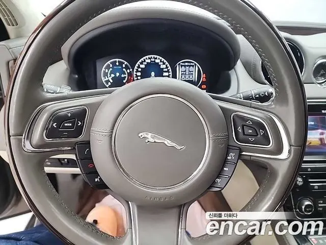 JAGUAR XJ 2017 — 170 508 км, светло-золотистый, Корея — под ключ — фото 9