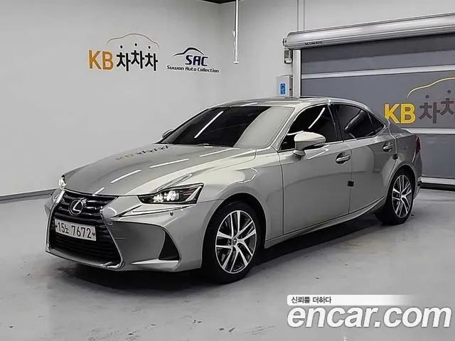 LEXUS IS300 2018