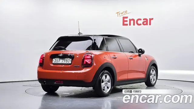 MINI COOPER 2019 — 64 690 км, оранжевый, Корея — под ключ — фото 1