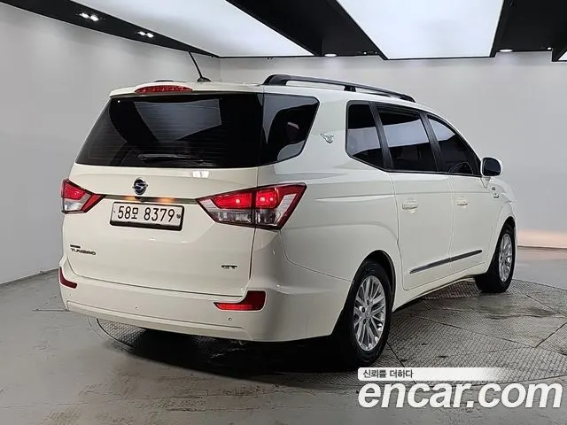 KGM KORANDO TURISMO 2014 — 166 000 км, белый, Корея — под ключ — фото 2