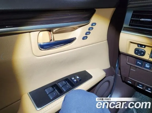 LEXUS ES300H 2018 — 163 783 км, серебристо-серый, Корея — под ключ — фото 7