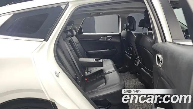 KIA SPORTAGE HYBRID 2022 — 98 634 км, белый, Корея — под ключ — фото 11