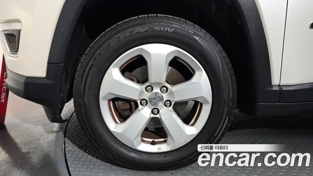 JEEP COMPASS 2019 — 133 389 км, белый-перламутр, Корея — под ключ — фото 5