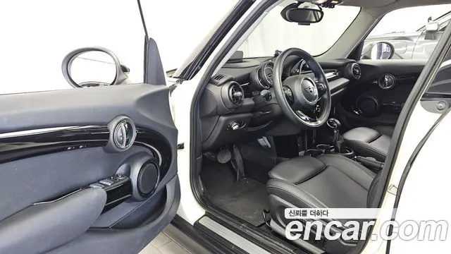 MINI COOPER 2019 — 83 056 км, белый-перламутр, Корея — под ключ — фото 10