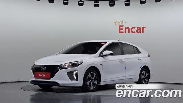 HYUNDAI IONIQ HYBRID 2017 — 62 442 км, белый, Корея — под ключ — фото 1
