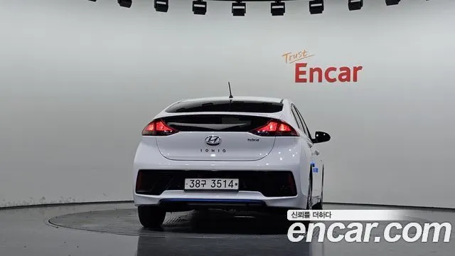 HYUNDAI IONIQ HYBRID 2017 — 62 442 км, белый, Корея — под ключ — фото 4
