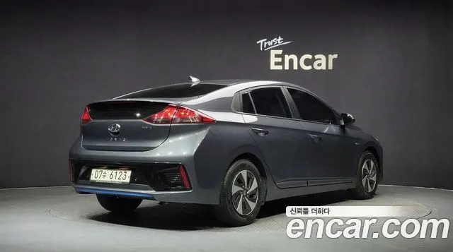 HYUNDAI IONIQ HYBRID 2018 — 39 291 км, серый, Корея — под ключ — фото 2