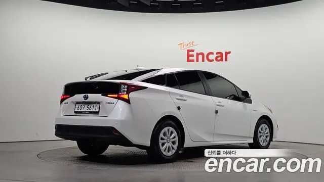 TOYOTA PRIUS 2019 — 80 972 км, белый, Корея — под ключ — фото 2