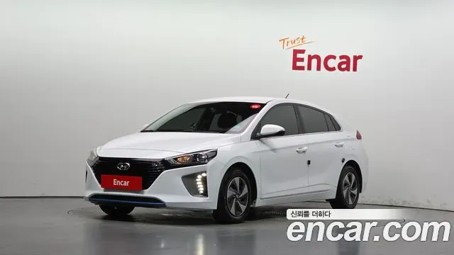 HYUNDAI IONIQ HYBRID 2018 — 164 990 км, белый, Корея — под ключ — фото 1