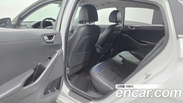HYUNDAI IONIQ HYBRID 2018 — 164 990 км, белый, Корея — под ключ — фото 12
