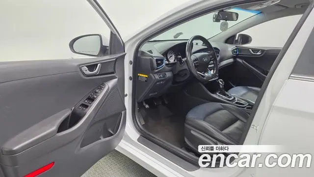 HYUNDAI IONIQ HYBRID 2018 — 164 990 км, белый, Корея — под ключ — фото 10