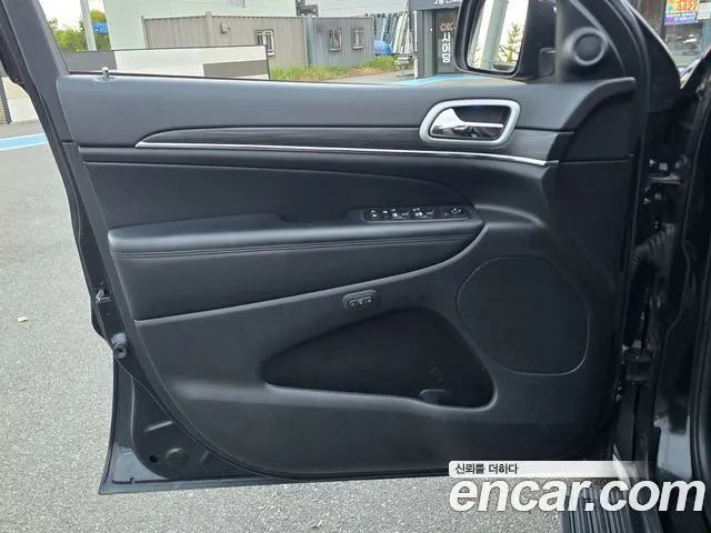 JEEP GRAND CHEROKEE 2019 — 99 000 км, чёрный, Корея — под ключ — фото 9