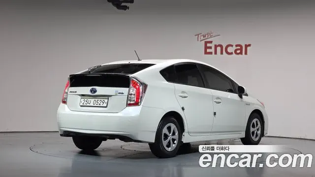 TOYOTA PRIUS 2015