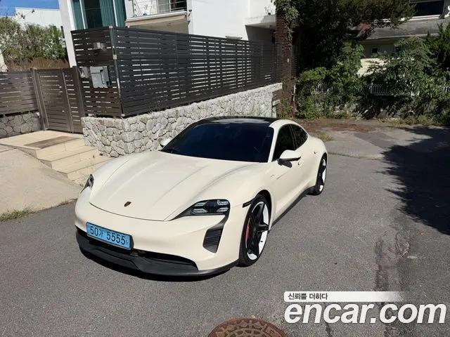 PORSCHE TAYCAN 2021