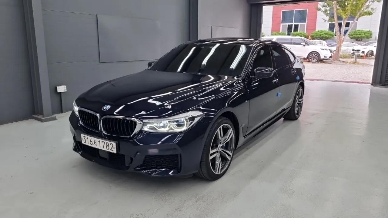 BMW 6 SERIES GT 2018 — 122 274 км, чёрный, Корея — под ключ — фото 1