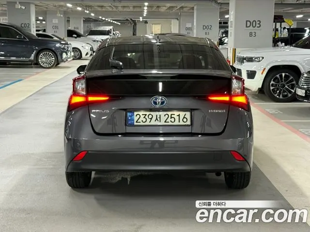 TOYOTA PRIUS 2022 — 25 020 км, серебристо-серый, Корея — под ключ — фото 2