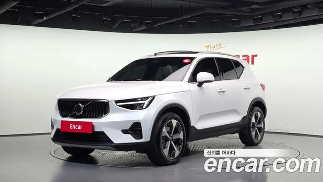 VOLVO XC40 2023