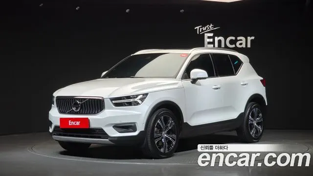 VOLVO XC40 2022