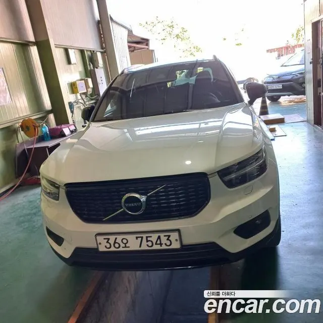 VOLVO XC40 2019