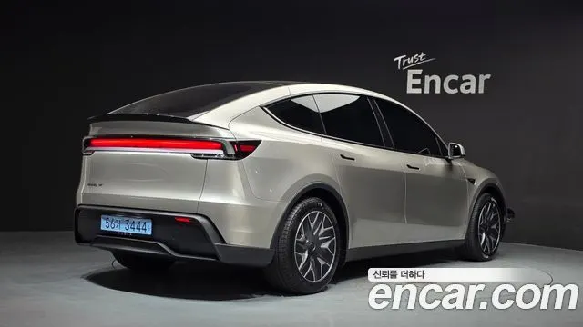 TESLA MODEL Y 2026 — 138 км, светло-золотистый, Корея — под ключ — фото 2