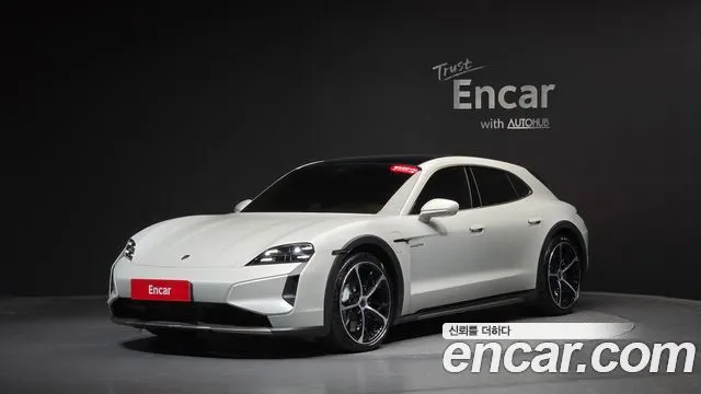 PORSCHE TAYCAN 2025