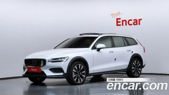 VOLVO V60 CROSS COUNTRY 2024