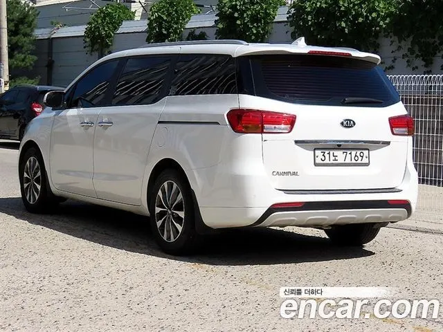 KIA CARNIVAL 2015 — 239 739 км, белый, Корея — под ключ — фото 3