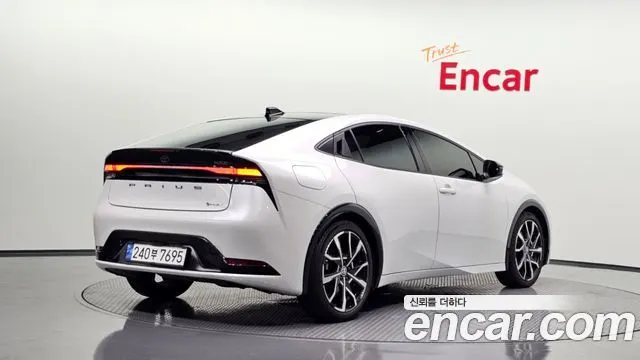TOYOTA PRIUS 2024