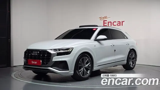 AUDI Q8 2020
