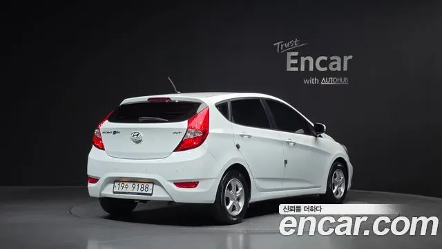 HYUNDAI ACCENT 2012
