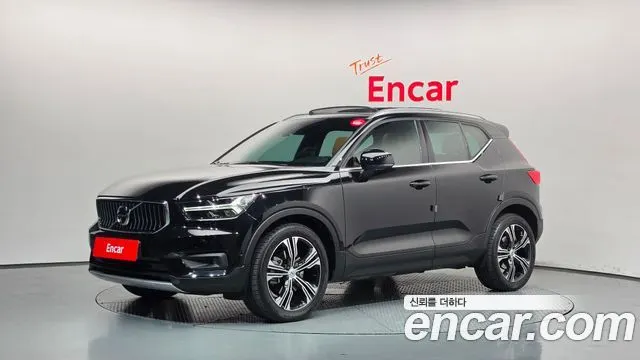 VOLVO XC40 2021