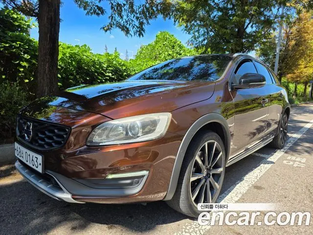 VOLVO V60 CROSS COUNTRY 2016