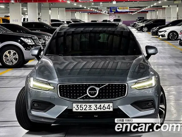 VOLVO V60 CROSS COUNTRY 2020 — 126 780 км, серый, Корея — под ключ — фото 9