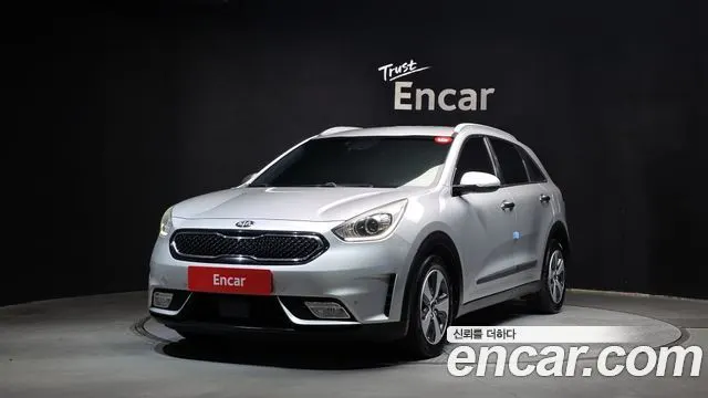 KIA NIRO 2017 — 241 143 км, серебристо-серый, Корея — под ключ — фото 1