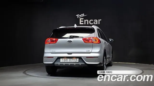 KIA NIRO 2017 — 241 143 км, серебристо-серый, Корея — под ключ — фото 4