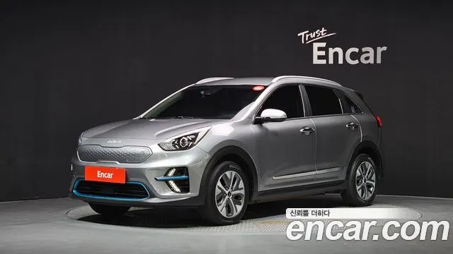KIA NIRO 2022 — 60 915 км, серебристо-серый, Корея — под ключ — фото 1