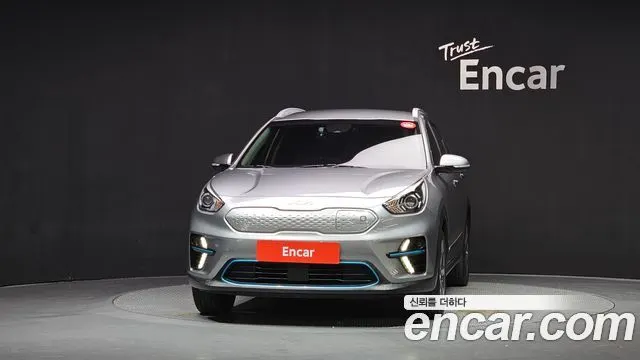 KIA NIRO 2022 — 60 915 км, серебристо-серый, Корея — под ключ — фото 3