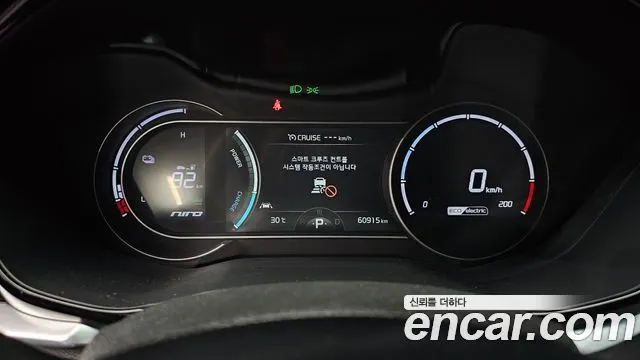 KIA NIRO 2022 — 60 915 км, серебристо-серый, Корея — под ключ — фото 8