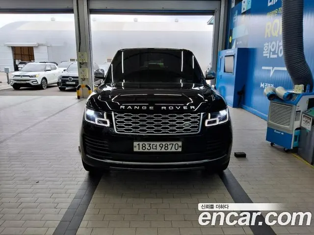 LAND ROVER RANGE ROVER 2018 — 121 500 км, чёрный, Корея — под ключ — фото 1