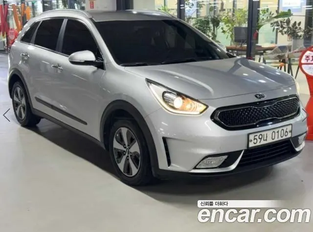 KIA NIRO 2017 — 207 673 км, серебристо-серый, Корея — под ключ — фото 1