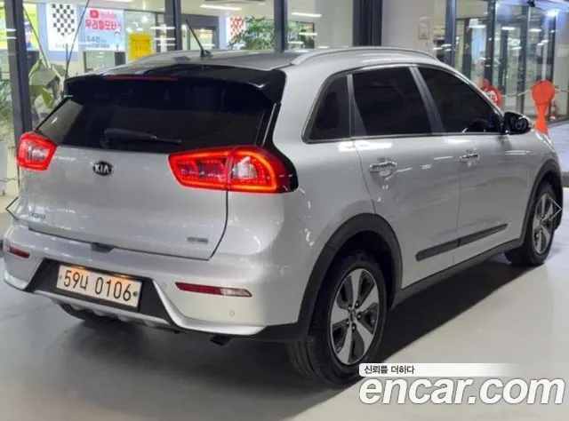 KIA NIRO 2017 — 207 673 км, серебристо-серый, Корея — под ключ — фото 4