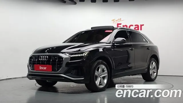AUDI Q8 2021