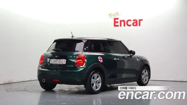 MINI COOPER D 2018 — 81 086 км, тёмно-зелёный, Корея — под ключ — фото 2