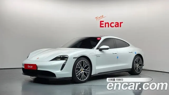 PORSCHE TAYCAN 2023