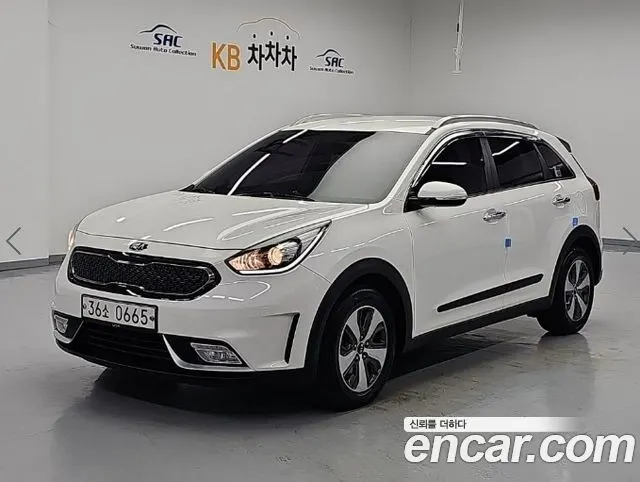 KIA NIRO 2017 — 129 218 км, белый, Корея — под ключ — фото 1