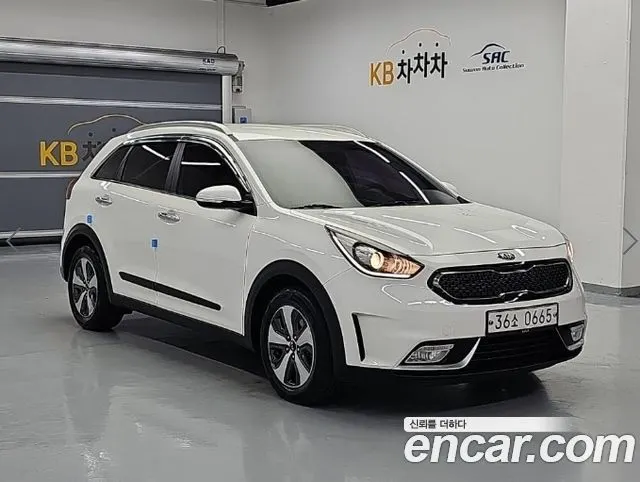 KIA NIRO 2017 — 129 218 км, белый, Корея — под ключ — фото 4