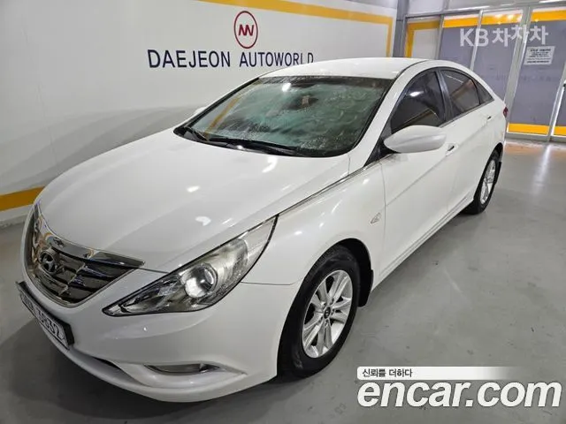 HYUNDAI SONATA 2010 — 131 619 км, белый, Корея — под ключ — фото 2