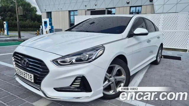 HYUNDAI SONATA 2019 — 99 011 км, белый, Корея — под ключ — фото 1