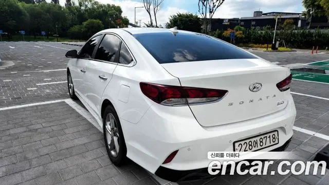 HYUNDAI SONATA 2019 — 99 011 км, белый, Корея — под ключ — фото 9