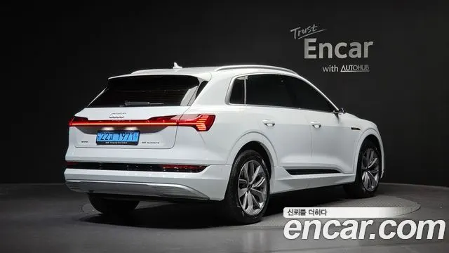 AUDI E-TRON 2022